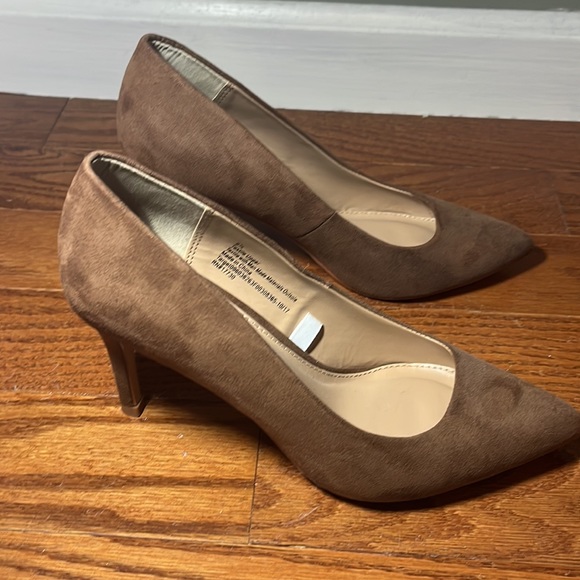 A new day pointed toe brown pumps - Picture 4 of 7
